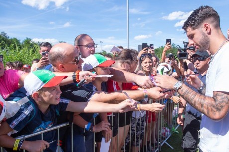 Focis programokkal és Szoboszlai Dominikkal várták a családokat a Főnix Parkba